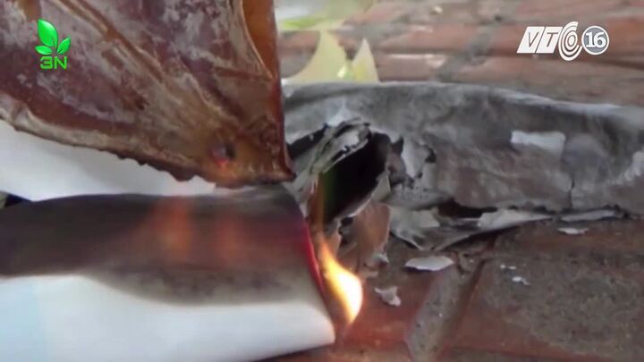 Mực khô giả, nướng có mùi khét như cao su bày bán tràn lan ở khu du lịch