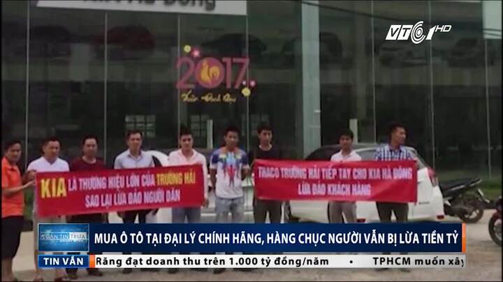Bị lừa tiền tỷ để mua 'ô tô giấy', hàng chục người bức xúc căng băng rôn