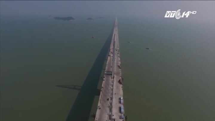 Chiêm ngưỡng cầu vượt biển dài nhất thế giới từ trên cao