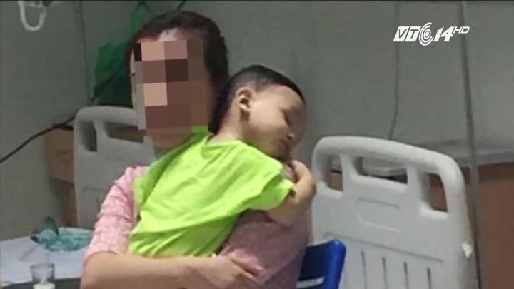 Bé trai 14 tháng tuổi bị bạo hành: Bầm tím bộ phận sinh dục, tổn thương vùng não
