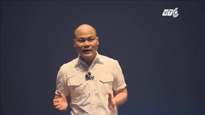 Ra mắt Bphone 2: Xem lại màn giới thiệu cực 'chất' của CEO Quảng 'nổ'