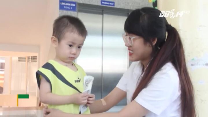 Bé trai 2 tuổi bị bỏ rơi ở bệnh viện Từ Dũ: 'Con muốn về với mẹ'