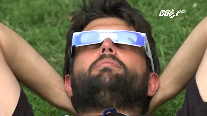 Dân bỏ việc đi xem nhật thực, Mỹ thiệt hại gần 690 triệu USD