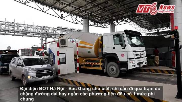 Video: Xe máy 'lượn như ruồi' trước mũi ô tô trên BOT Hà Nội - Bắc Giang