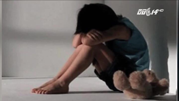 Hà Nội: Bị ép học chương trình lớp 1, bé trai 5 tuổi sốc tâm lý, tự kỷ