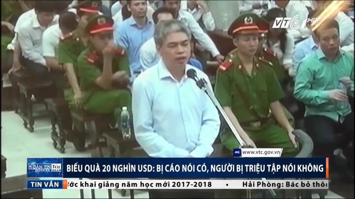 Biếu quà 20.000 USD: Bị cáo nói có, người bị triệu tập nói không