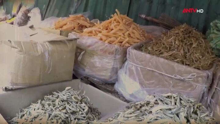 Phát hiện loại cá khô ăn thơm ngon, tẩm đẫm hóa chất diệt ruồi