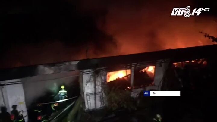 Video: Cháy dữ dội ở khu công nghiệp Tân Bình, TP.HCM
