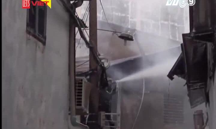 TP.HCM: Nhà bốc cháy đùng đùng trong mưa sau tiếng sét