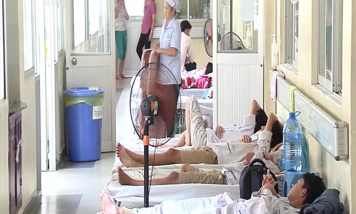 Video: Nghe bác sĩ kể chuyện 'chiến đấu' suốt 3 tuần cứu sống bé trai nguy kịch vì sốt xuất huyết