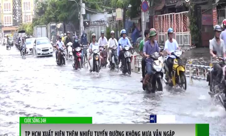 TPHCM: Xuất hiện nhiều tuyến đường không mưa vẫn ngập