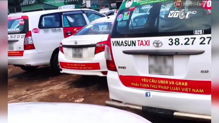 Dán khẩu hiệu 'nói xấu' Grab và Uber, taxi Vinasun đúng hay sai?