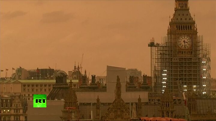 Video: Bầu trời London nhuốm đỏ u ám như tận thế