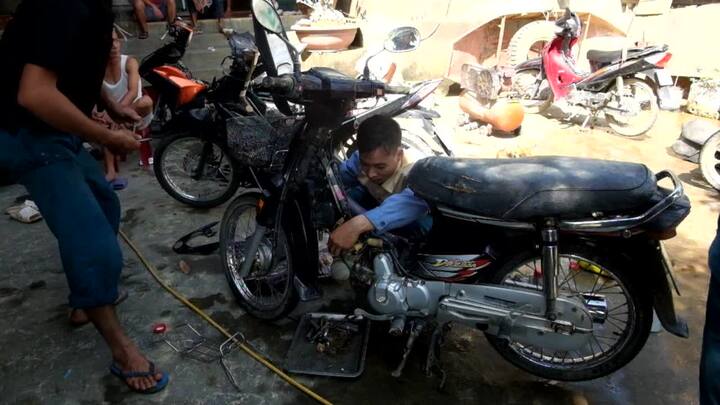 Ninh Bình: Dân chi hàng triệu đồng cứu xe sau lũ lụt