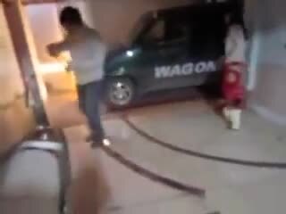 Ngõ hẹp 2m, vẫn đưa ô tô vào tận nhà nhờ cách làm thông minh