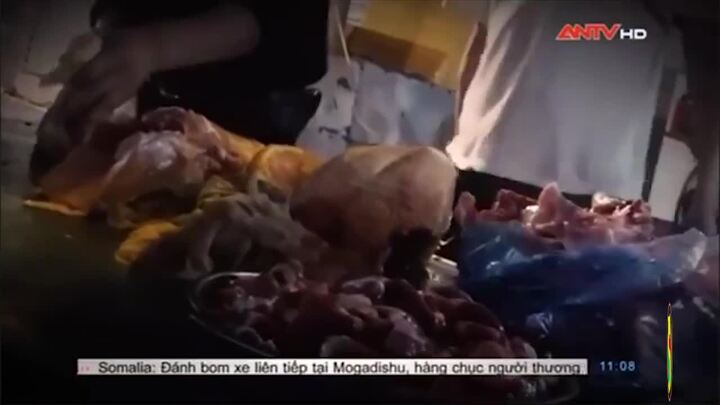 Ruốc bông có trong mọi món ăn, làm từ thịt gà bẩn không rõ nguồn gốc?