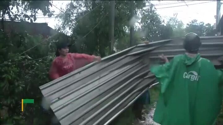 Tại sao nhà dân dễ bị cuốn bay trong bão?