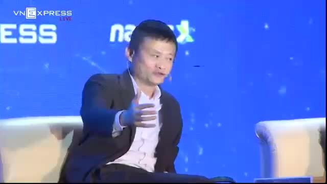 Tỷ phú Jack Ma: 'Chúng ta phải biết ôm ấp tương lai, cho người trẻ cơ hội'