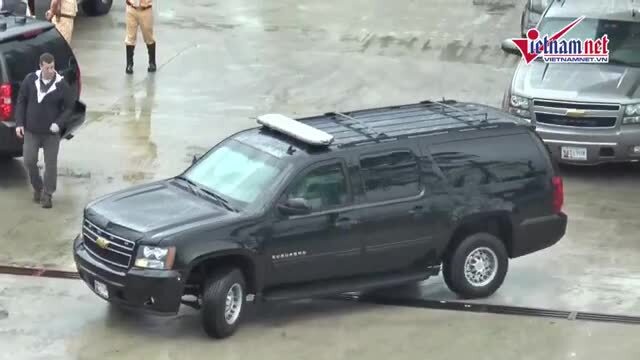 Video toàn cảnh 'Quái thú' và dàn xe hộ tống ông Donald Trump liên tiếp đổ xăng ở Đà Nẵng