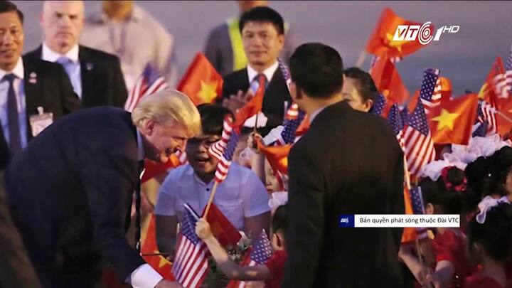 Điều chưa biết về cậu bé bất ngờ được Tổng thống Trump tặng hoa