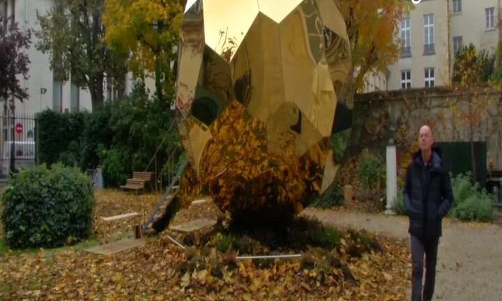 Bên trong phòng tắm hơi hình trứng vàng ở Pháp có gì?