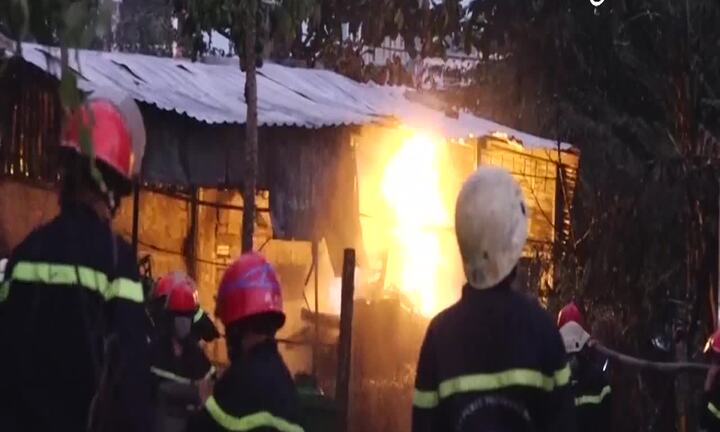 Biển lửa bao trùm căn nhà sang chiết gas 'chui'