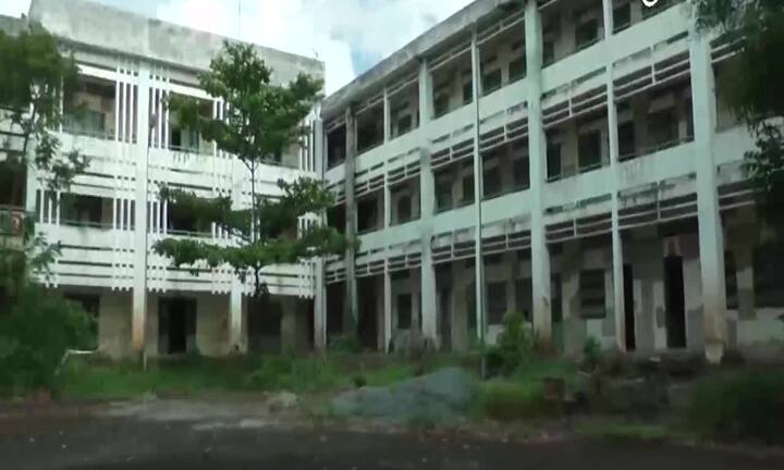 Cận cảnh ngôi trường tiểu học 20 tỷ đồng bỏ hoang giữa Sài Gòn