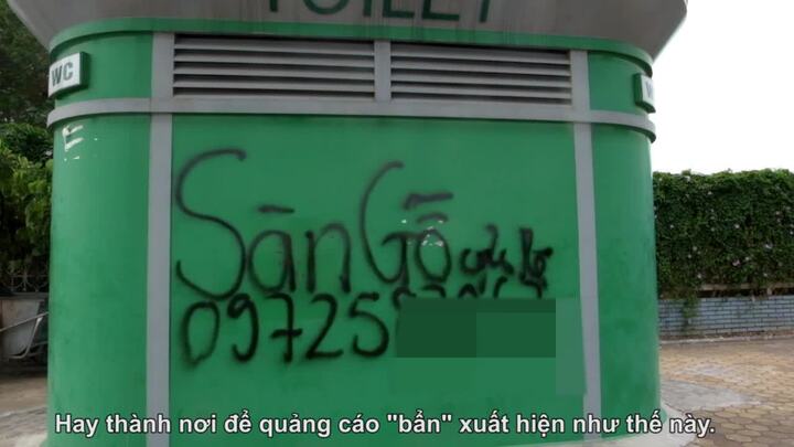 Nhiều nhà vệ sinh công cộng trăm triệu tại Hà Nội bỏ hoang, cỏ mọc um tùm