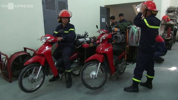 Cảnh sát chữa cháy Hà Nội cải tiến xe Wave để dập lửa