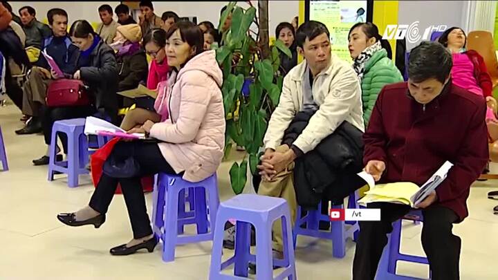 Hà Nội: Trời rét, người già ồ ạt nhập viện