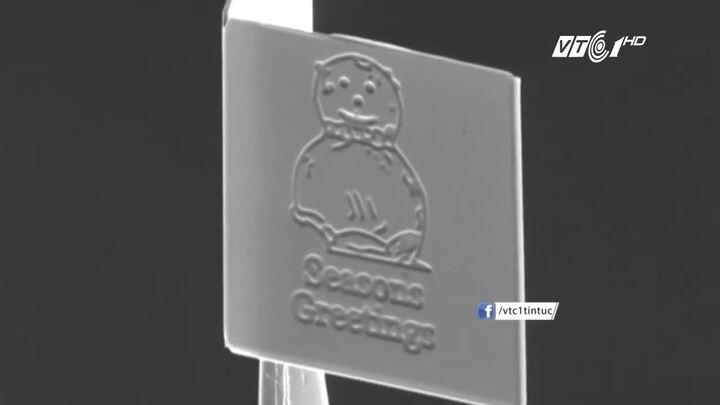 Sự thật khó tin về tấm thiệp Giáng sinh nhỏ nhất thế giới