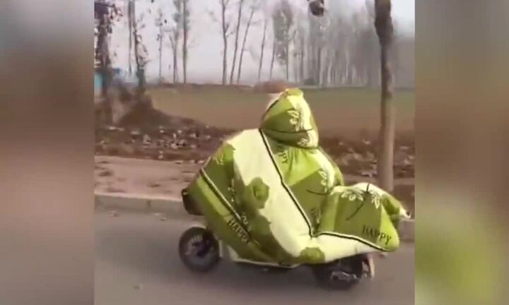 Tuyệt chiêu chống rét khi ra đường ngày lạnh khiến dân mạng hú hồn