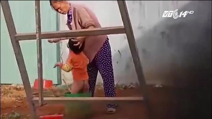 Dùng gậy chọc vùng kín bé trai 2 tuổi ở Đắk Nông: Bảo mẫu khai gì?