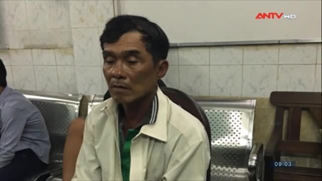 Nghe dân tri hô, CSGT truy đuổi kẻ cướp manh động trên phố Sài Gòn