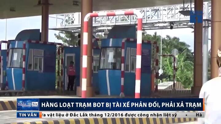 Video: Hàng loạt trạm BOT bị tài xế phản đối, phải xả trạm