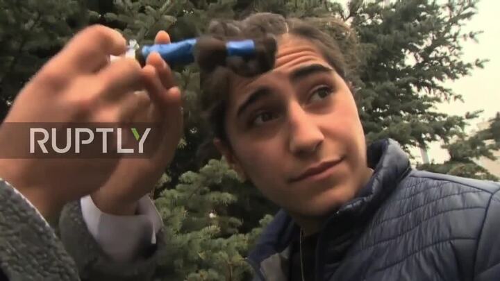 Clip: Thiếu nữ Ấn Độ dùng tóc kéo xe nặng gần 2 tấn