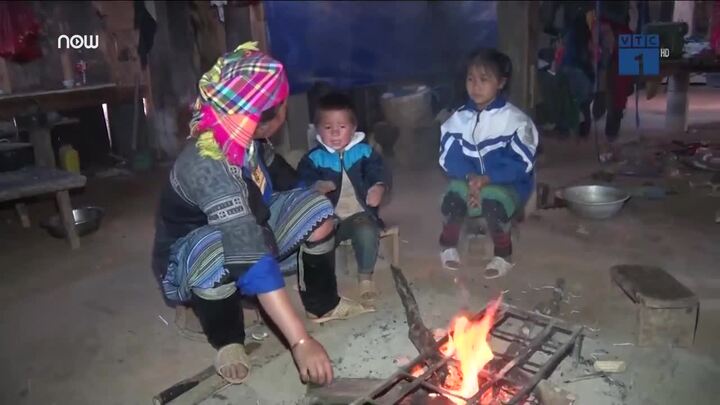 Xót xa trẻ vùng cao co ro trong giá rét