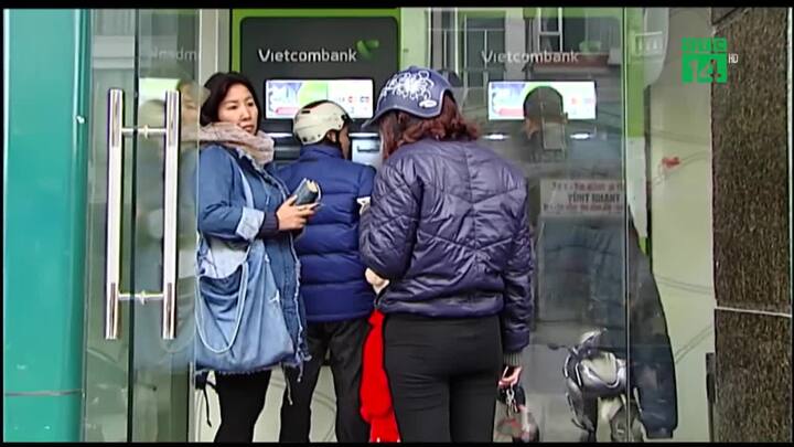 Đến hẹn lại lên, các cây ATM đồng loạt hết tiền dịp cận Tết