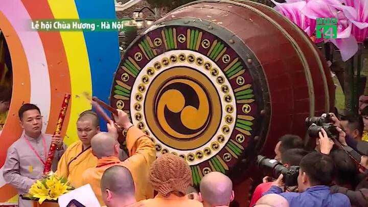 Bắt đầu tháng ăn chơi, hàng loạt lễ lớn cùng khai hội