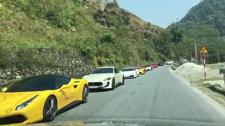 Clip: Choáng ngợp dàn siêu xe trăm tỷ của đại gia Việt hội tụ ở Lào Cai
