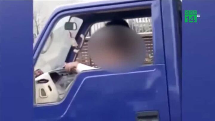 Cho cháu trai 10 tuổi lái xe tải, chú đối diện mức phạt nặng