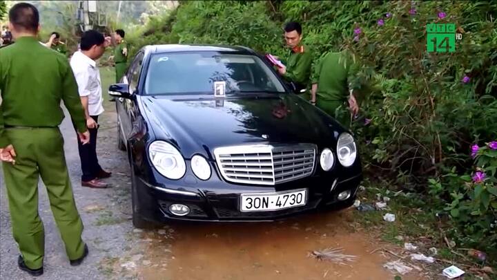 Cả gia đình chết trong ô tô Mercedes: Những dấu vết bất thường