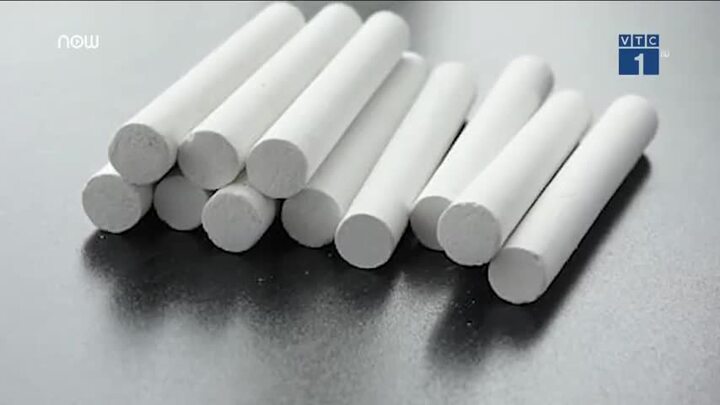 Cô giáo phạt học sinh uống nước giẻ lau: Nước giẻ lau bảng có hại thế nào?