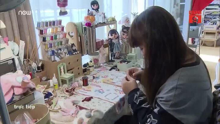 Clip: May quần áo cho búp bê nhỏ nhất thế giới