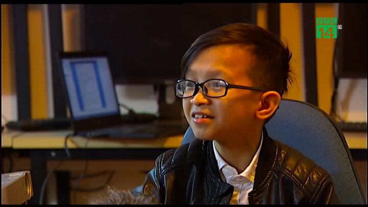 Lớp học đặc biệt của thầy giáo tí hon cao 1m17, nặng 19 kg