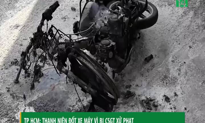 Video: Bị CSGT xử phạt, nam thanh niên đốt xe máy