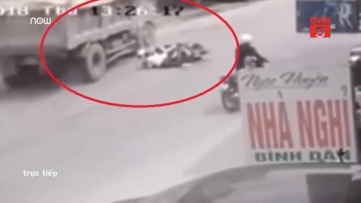 Chủ xe Toyota bãi nại, tài xế bẻ lái cứu 2 nữ sinh thoát xử lý hình sự