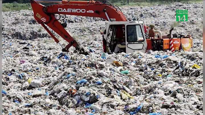 Mang phận con gái, hàng trăm bé sơ sinh Pakistan bị vứt ra bãi rác