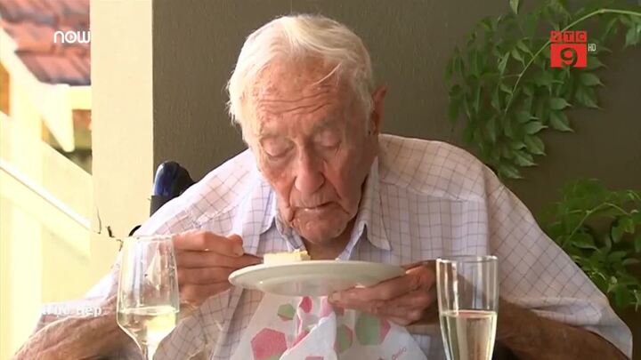 Nhà khoa học Úc 104 tuổi ước được chết trong sinh nhật