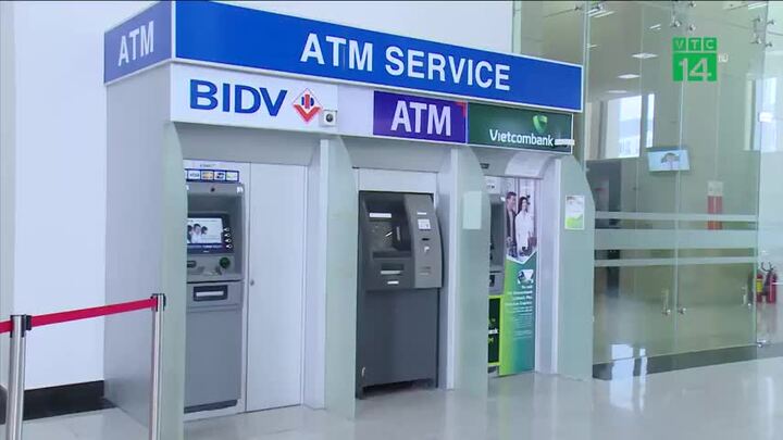 Hội thẻ Ngân hàng Việt Nam: Tăng phí rút tiền ATM lên 10.000 đồng, ngân hàng mới hết lỗ